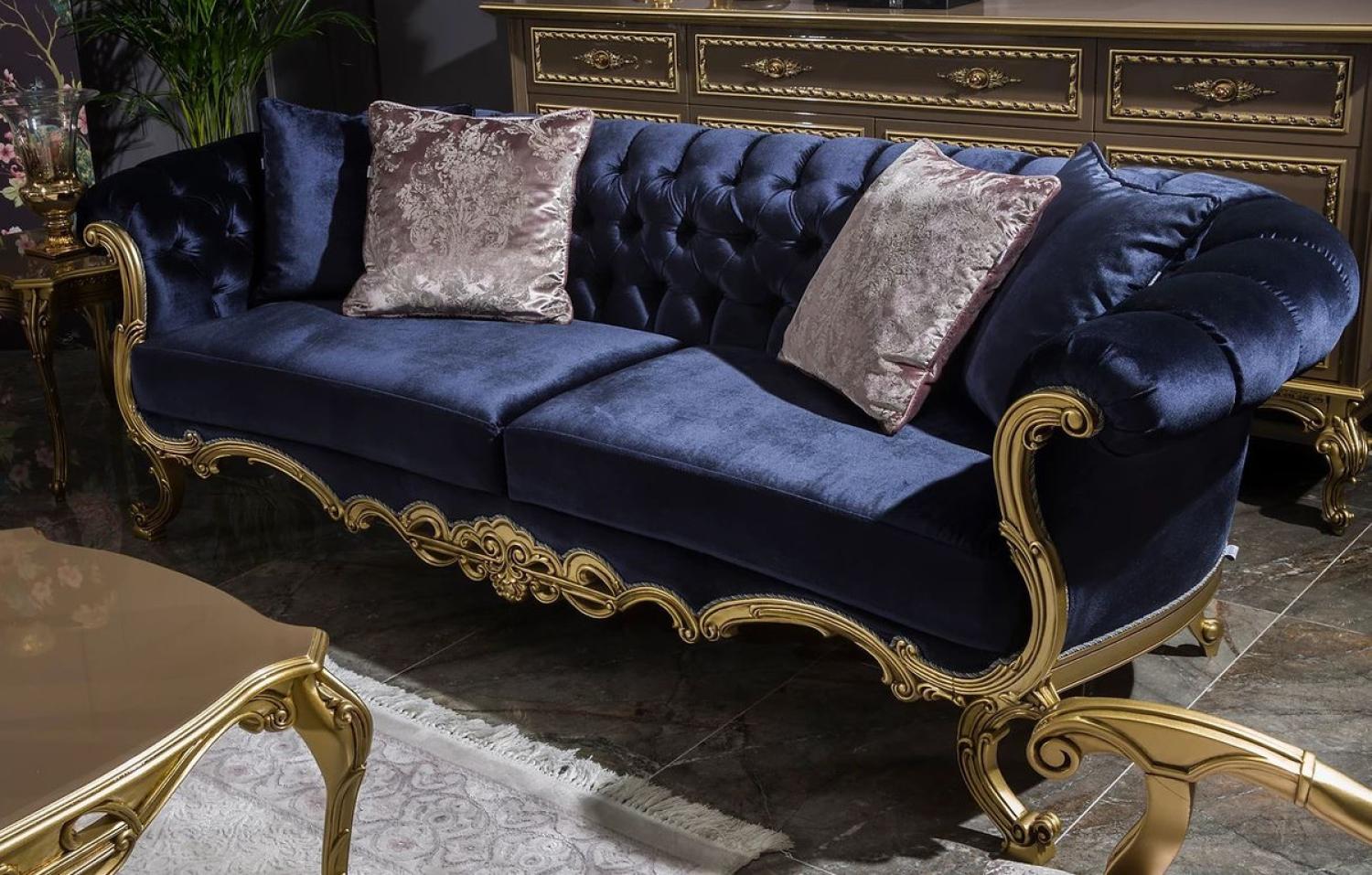Casa Padrino Luxus Barock Samt Sofa Royalblau / Gold 240 x 82 x H. 83 cm - Prunkvolles Wohnzimmer Sofa mit dekorativen Kissen - Wohnzimmer Möbel im Barockstil Bild 1