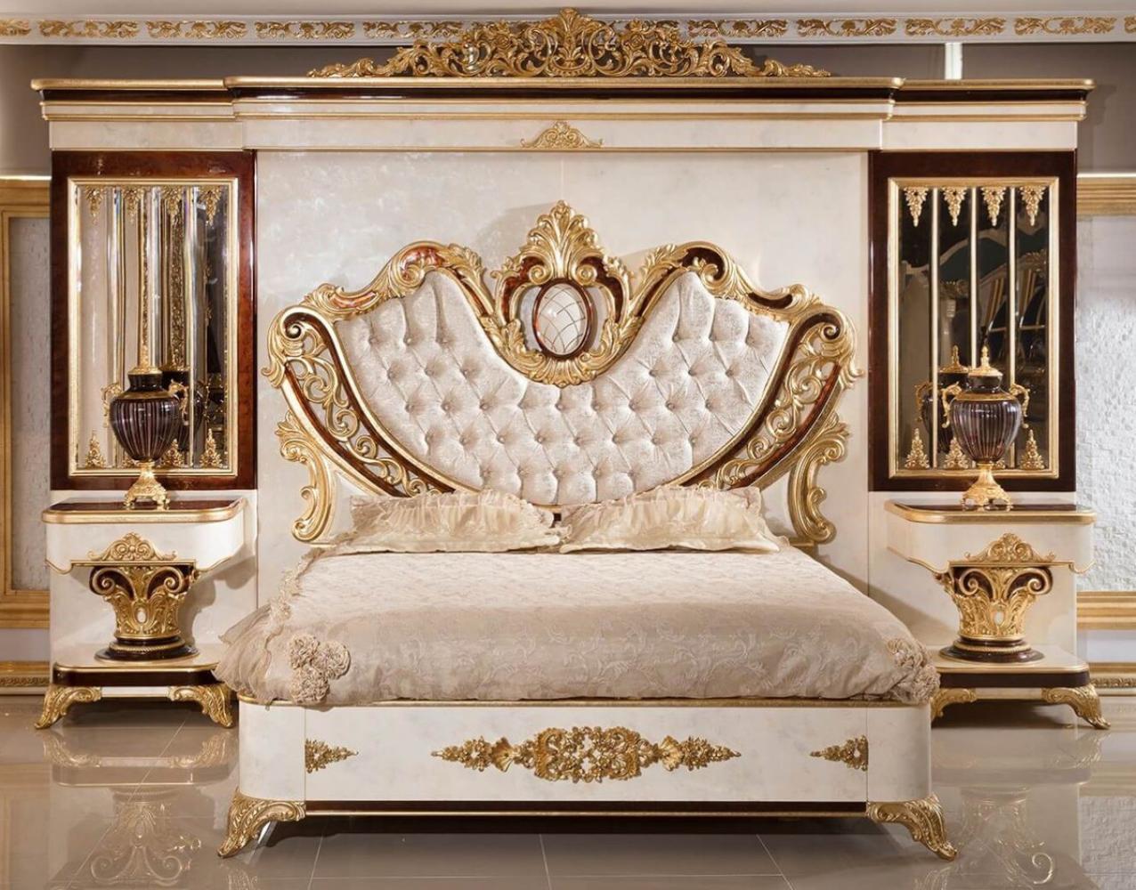 Casa Padrino Luxus Barock Schlafzimmer Set Gold / Weiß / Braun / Gold - 1 Doppelbett mit Kopfteil & 2 Nachtkommoden - Schlafzimmer Möbel im Barockstil - Edel & Prunkvoll Bild 1