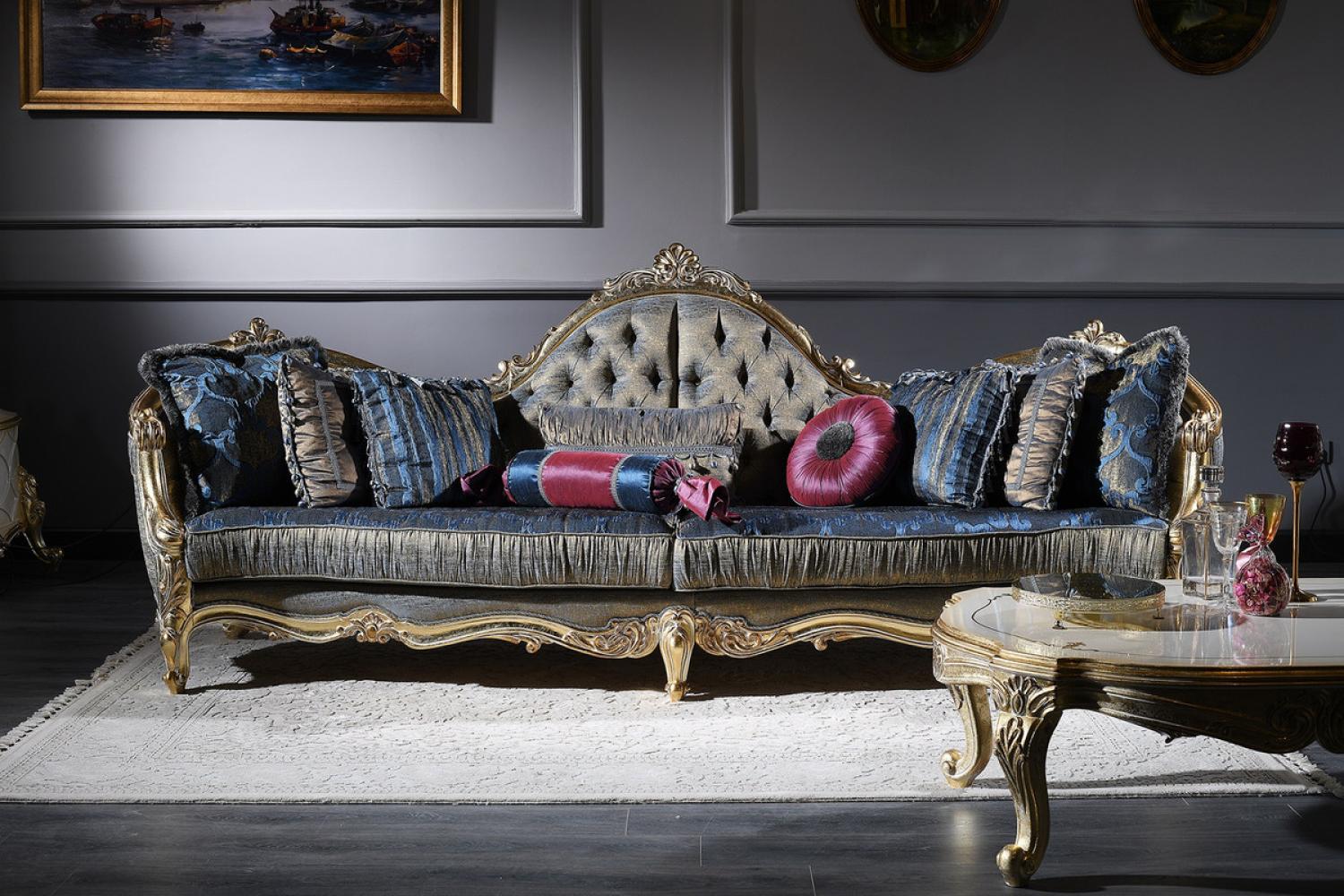 Casa Padrino Luxus Barock Chesterfield Sofa Dunkelblau / Antik Gold 300 x 90 x H. 119 cm Bild 1