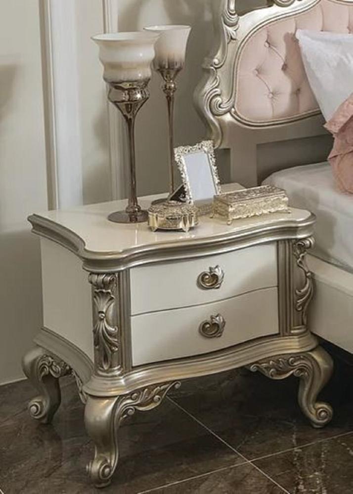 Casa Padrino Luxus Barock Nachtkommode Weiß / Silber - Handgefertigter Massivholz Nachttisch mit 2 Schubladen - Barock Schlafzimmer Möbel Bild 1