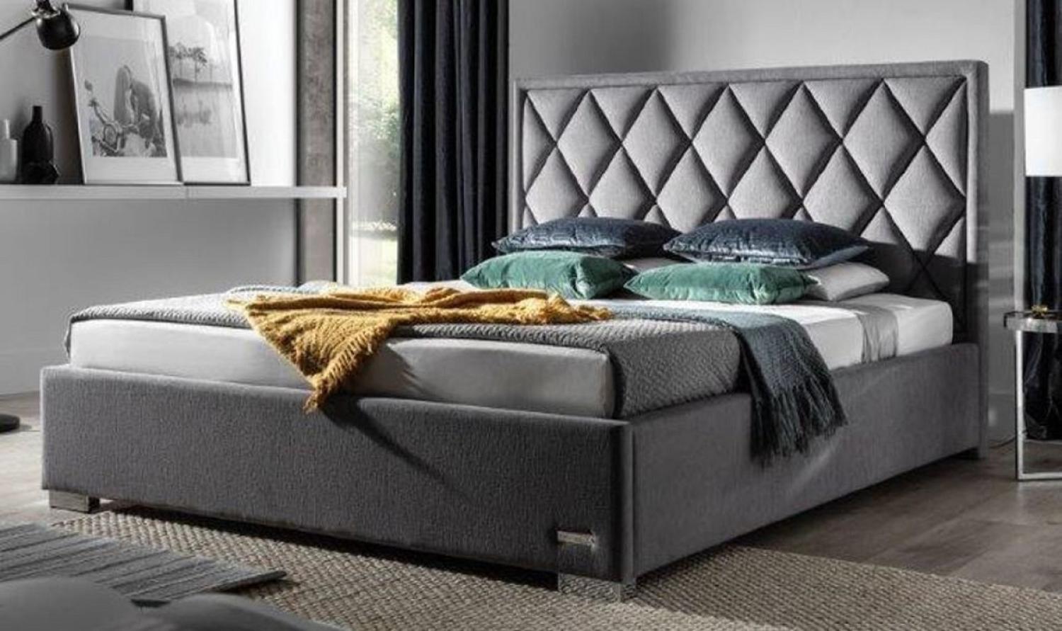 Casa Padrino Luxus Doppelbett Grau / Silber - Verschiedene Größen - Modernes Massivholz Bett mit Kopfteil - Schlafzimmer Möbel - Luxus Kollektion Bild 1