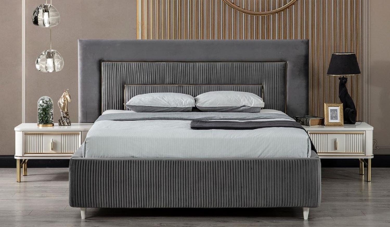 Casa Padrino Luxus Schlafzimmer Set Grau / Weiß / Gold - 1 Doppelbett mit Kopfteil & 2 Nachttische - Schlafzimmer Möbel - Luxus Kollektion Bild 1