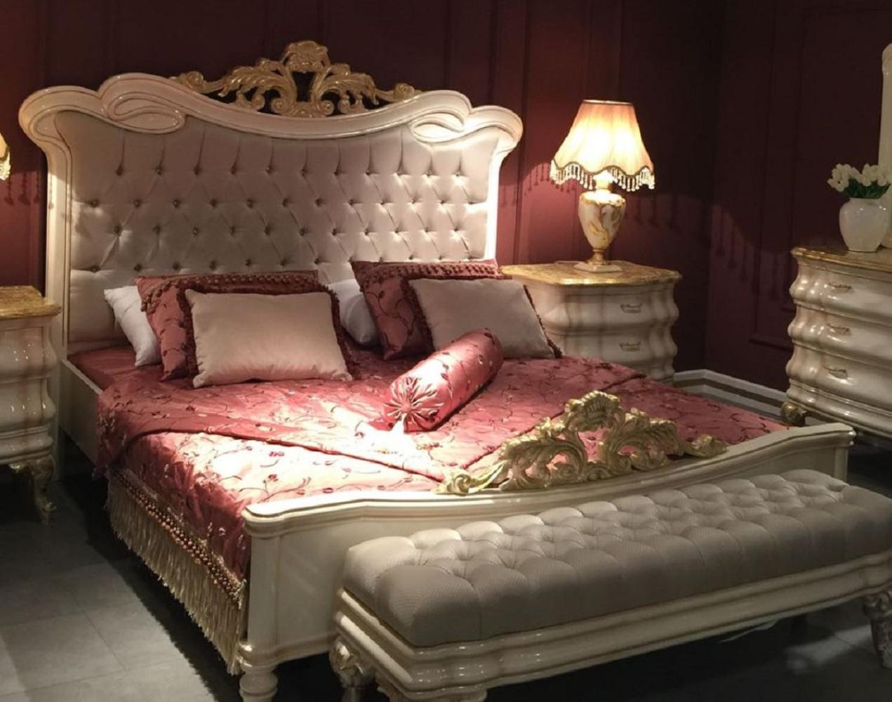 Casa Padrino Luxus Barock Doppelbett Grau / Weiß / Gold - Prunkvolles Massivholz Bett mit Glitzersteinen - Barock Schlafzimmer Möbel Bild 1