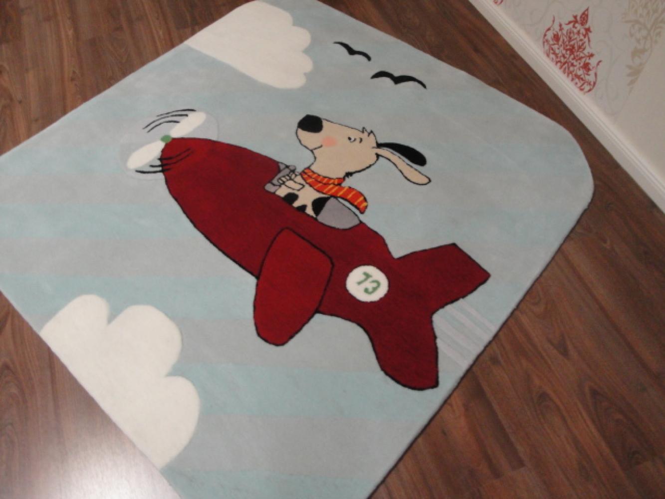 Kinderteppich- Gustav bei Fliegen in Rot, der Hund 150 x 150 cm Gustav und seine Freunde Bild 1