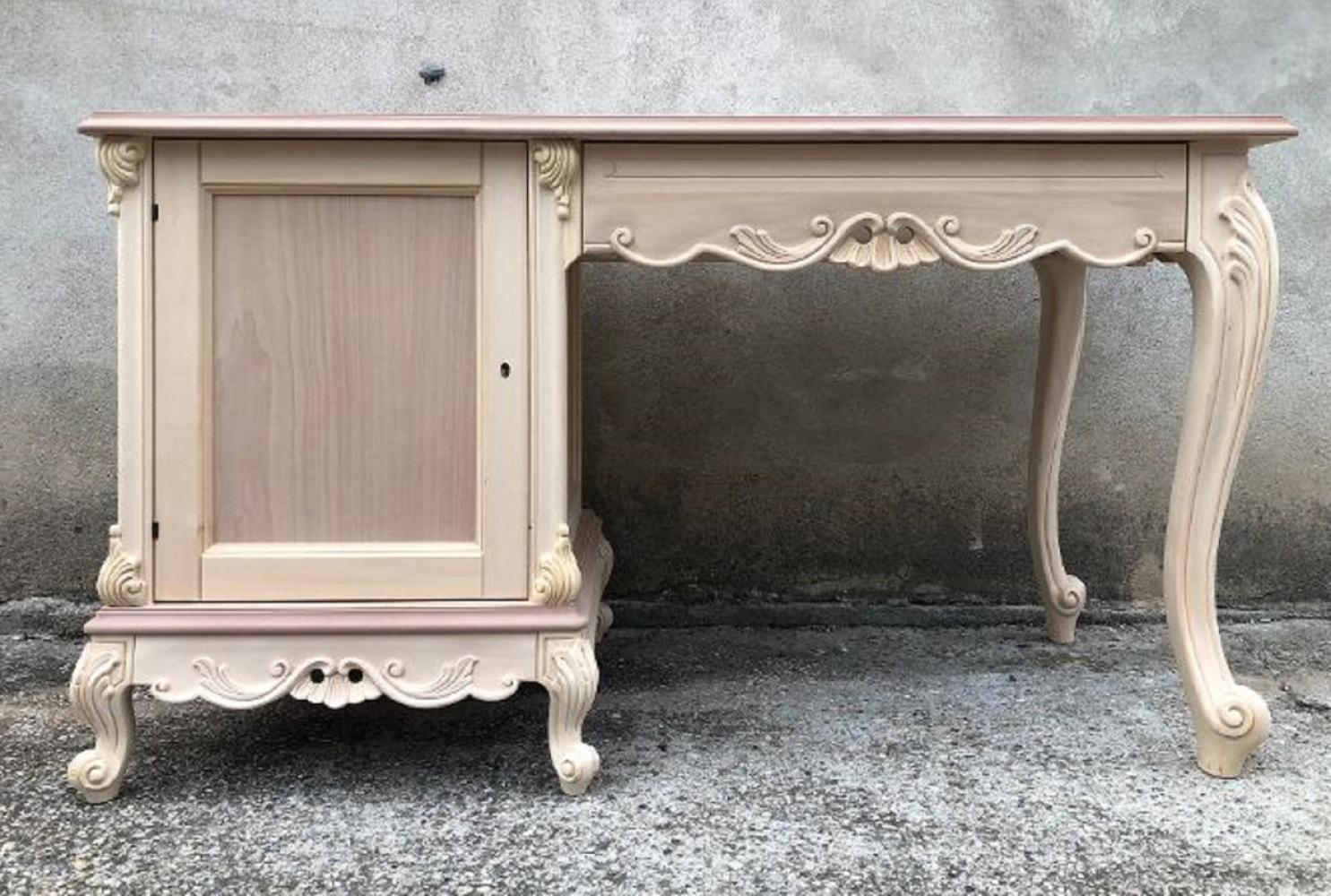 Casa Padrino Luxus Barock Schreibtisch mit Tür und Schublade Weiß / Gold - Prunkvoller handgefertigter Massivholz Bürotisch - Barock Büromöbel - Luxus Qualität - Made in Italy Bild 1