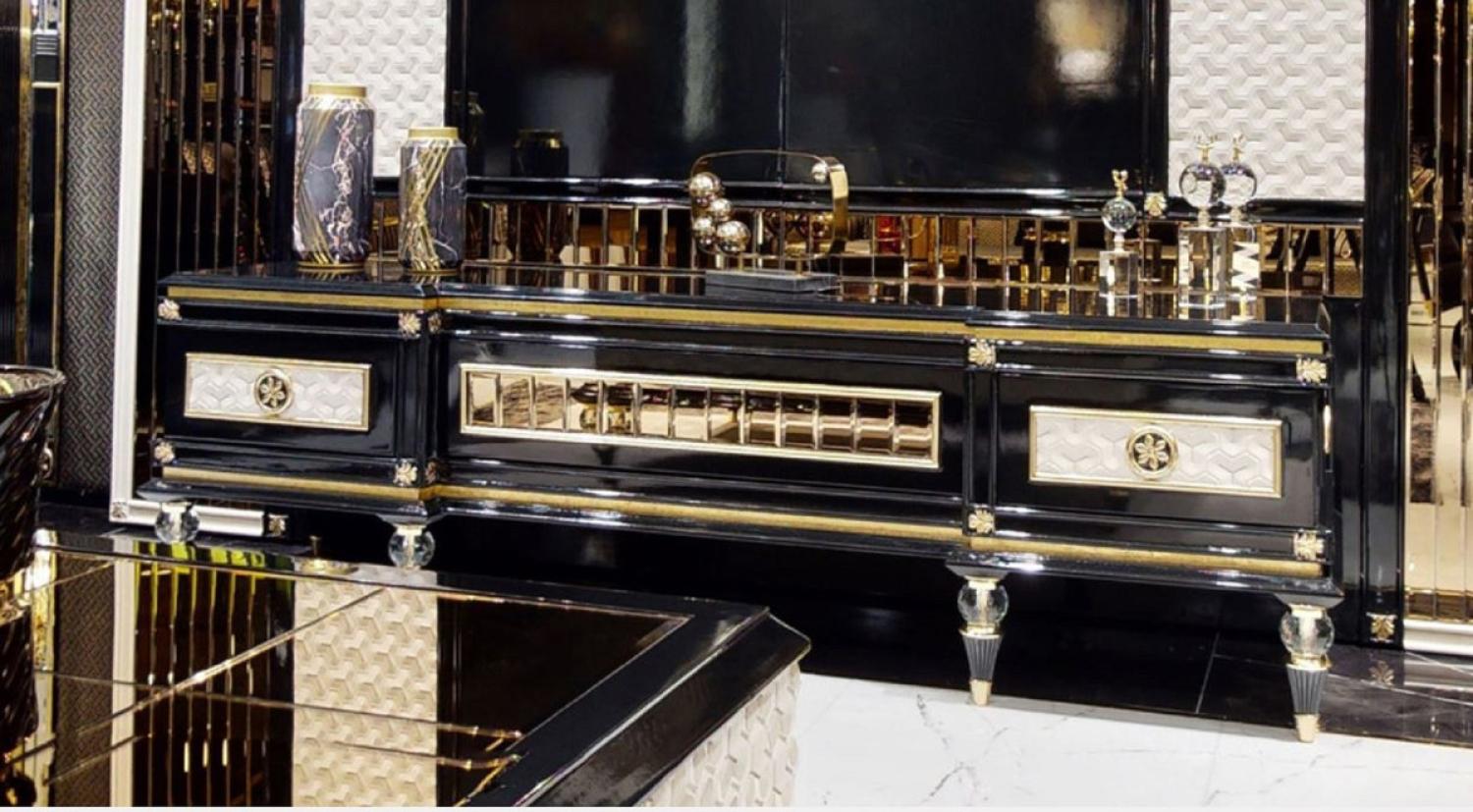 Casa Padrino Luxus Art Deco TV Schrank Schwarz / Weiß / Gold - Massivholz Sideboard mit 3 Schubladen - Art Deco Wohnzimmer Möbel - Luxus Wohnzimmer Möbel - Luxus Art Deco Einrichtung Bild 1