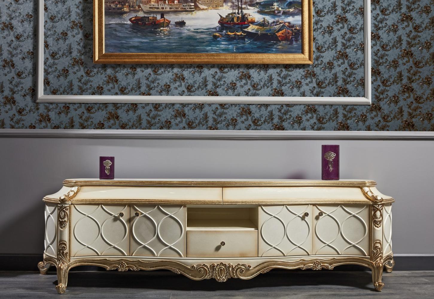 Casa Padrino Luxus Barock Fernsehschrank Weiß / Antik Gold 242 x 65 x H. 70 cm - Prunkvoller Barock Wohnzimmerschrank mit 4 Türen und 3 Schubladen Bild 1