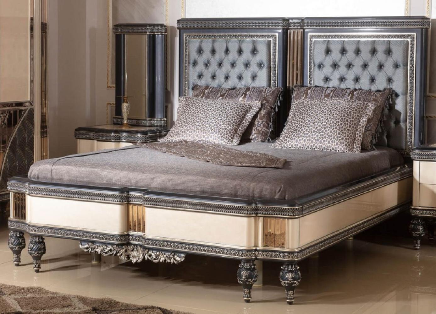 Casa Padrino Luxus Barock Doppelbett Hellblau / Beige / Schwarz / Gold - Prunkvolles Massivholz Bett - Luxus Schlafzimmer Möbel im Barockstil - Barock Schlafzimmer Möbel Bild 1