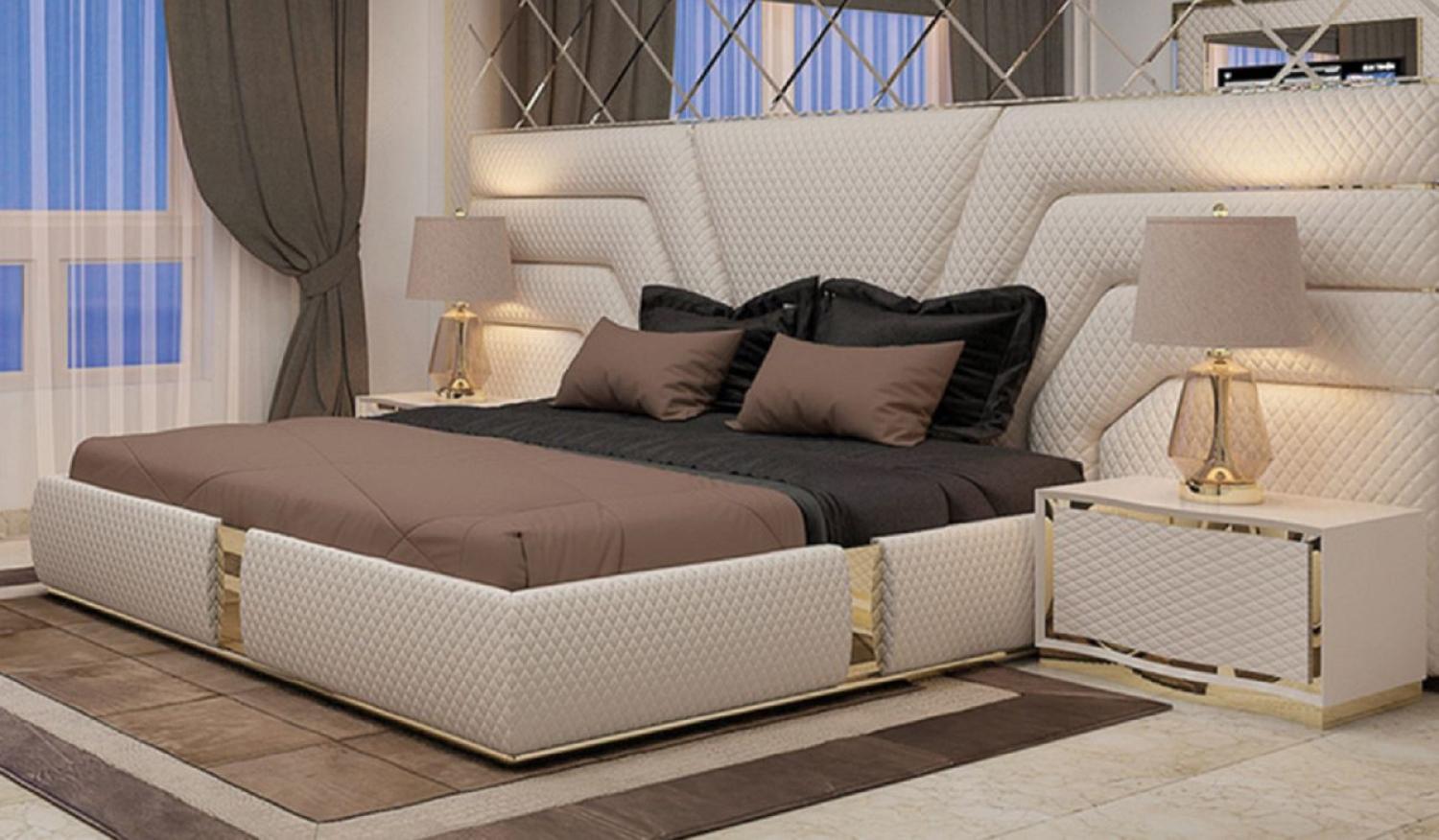 Casa Padrino Luxus Schlafzimmer Set Cremefarben / Gold - 1 Doppelbett mit Kopfteil & 2 Nachttische - Moderne Schlafzimmer & Hotel Möbel - Luxus Qualität Bild 1