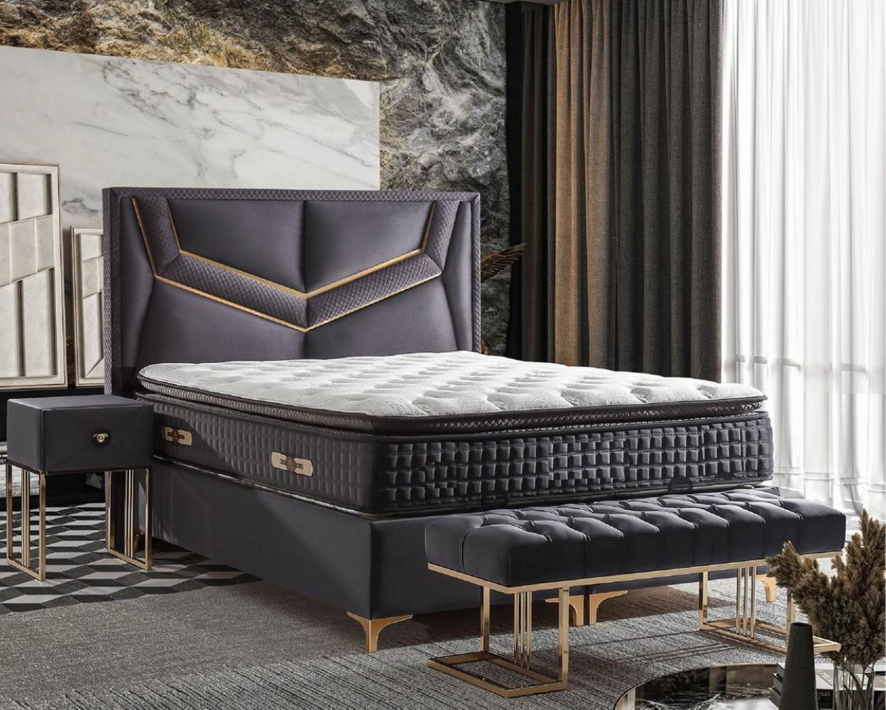 Casa Padrino Luxus Doppelbett Lila / Gold - Verschiedene Größen - Massivholz Bett mit Kopfteil und Matratze - Schlafzimmer Möbel - Hotel Möbel - Luxus Möbel Bild 1