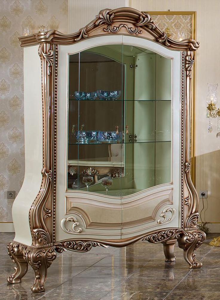 Casa Padrino Luxus Barock Vitrine Weiß / Beige / Kupferfarben - Prunkvoller Massivholz Vitrinenschrank mit 2 Glastüren und 3 Glasregalen - Barock Möbel - Edel & Prunkvoll Bild 1