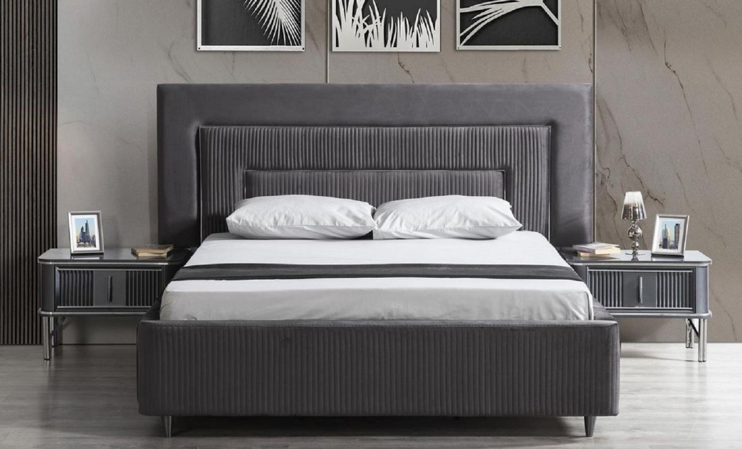 Casa Padrino Luxus Schlafzimmer Set Grau / Silber - 1 Doppelbett mit Kopfteil & 2 Nachttische - Luxus Schlafzimmer Möbel Bild 1