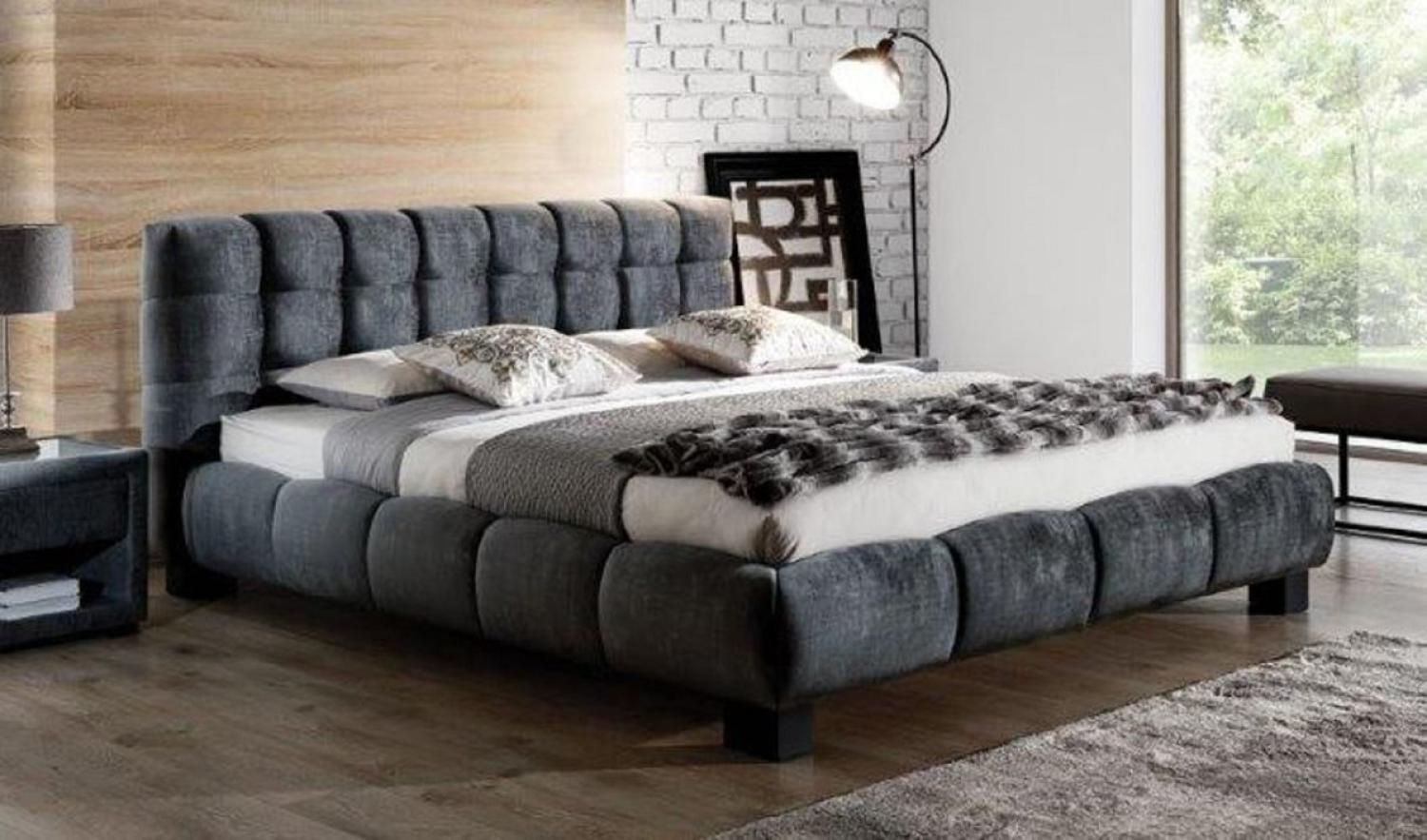 Casa Padrino Luxus Doppelbett Grau / Schwarz - Verschiedene Größen - Modernes Massivholz Bett mit Kopfteil - Luxus Schlafzimmer Möbel - Luxus Kollektion Bild 1