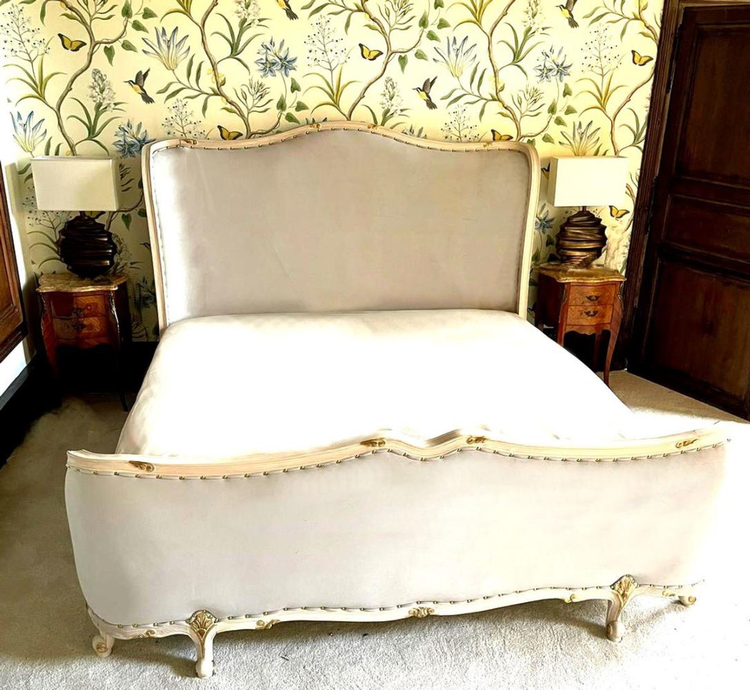 Casa Padrino Luxus Barock Doppelbett Creme / Gold - Antik Stil Massivholz Bett - Luxus Schlafzimmer Möbel im Barockstil - Barock Möbel - Barock Einrichtung - Schlafzimmer Einrichtung Bild 1