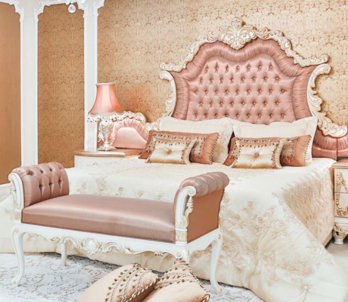 Casa Padrino Luxus Barock Doppelbett Rosa / Weiß / Creme / Kupferfarben 200 x 200 x H. 200 cm - Edles Massivholz Bett mit Kopfteil - Prunkvolle Schlafzimmer Möbel im Barockstil Bild 1