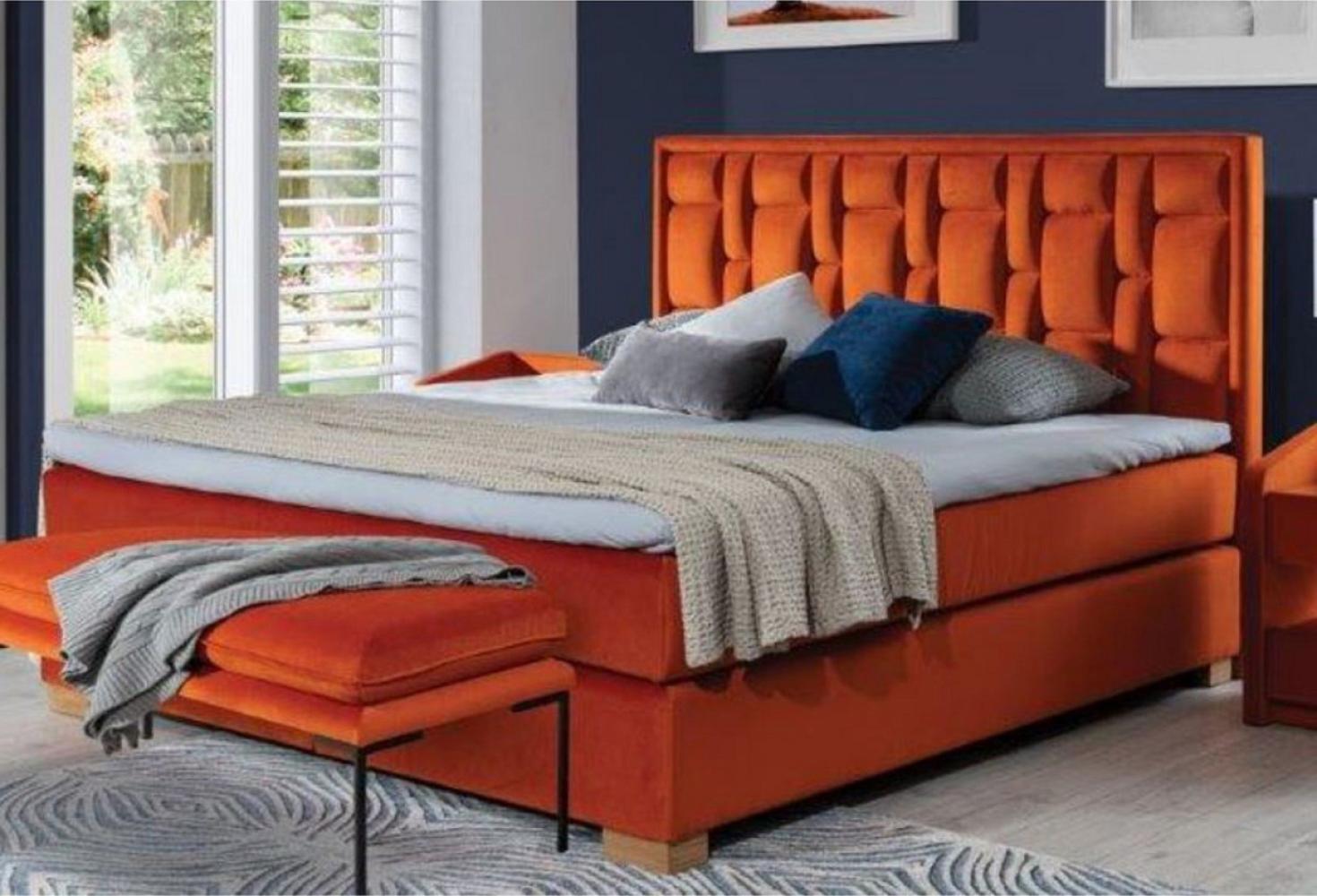 Casa Padrino Luxus Doppelbett Orange / Naturfarben - Modernes Massivholz Bett mit Kopfteil und Matratze - Moderne Schlafzimmer Möbel - Luxus Kollektion Bild 1