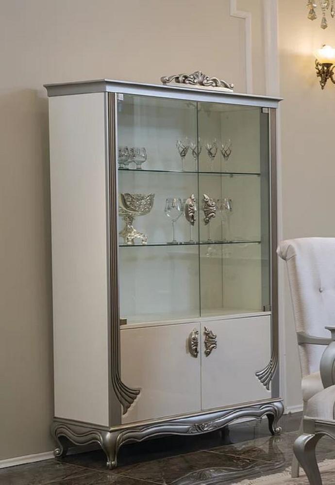 Casa Padrino Luxus Barock Vitrine Weiß / Silber 111 x 49 x H. 193 cm - Edler Massivholz Vitrinenschrank mit 4 Türen - Barock Möbel Bild 1
