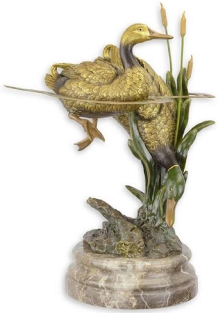 Casa Padrino Luxus Bronzefigur Enten im Teich Gold / Mehrfarbig / Grau 35,8 x 31,6 x H. 51,3 cm - Bronze Skulptur mit Marmorsockel - Wohnzimmer Deko Bild 1