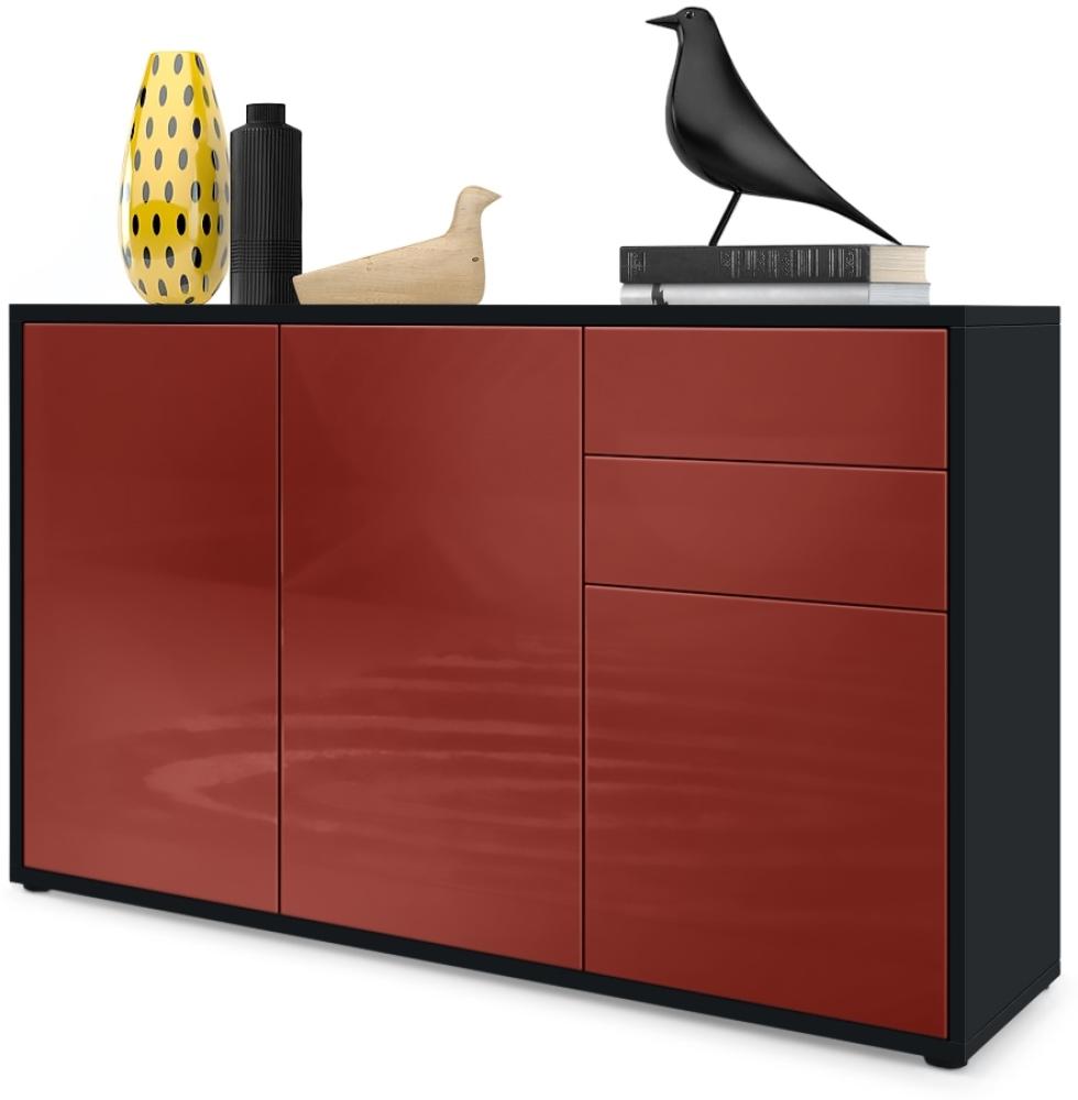 Vladon Sideboard Ben V3, Kommode mit 3 Türen und 2 Schubladen, Schwarz matt/ Bordeaux Hochglanz (117 x 74 x 36 cm) Bild 1