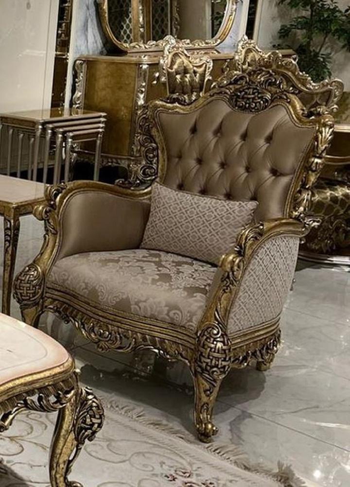Casa Padrino Luxus Barock Wohnzimmer Sessel Braun / Weiß / Gold - Handgefertigter Barockstil Sessel mit elegantem Muster und dekorativem Kissen - Prunkvolle Barock Wohnzimmer Möbel Bild 1