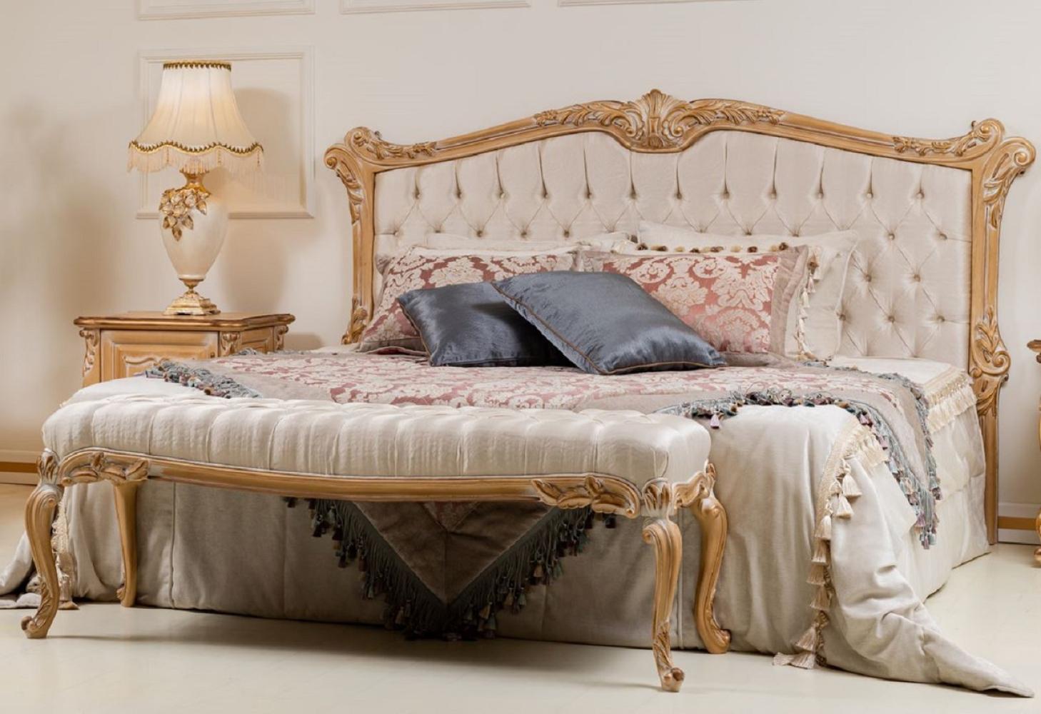 Casa Padrino Luxus Barock Doppelbett Cremefarben / Gold - Edles Massivholz Bett mit Kopfteil - Prunkvolle Schlafzimmer Möbel im Barockstil Bild 1