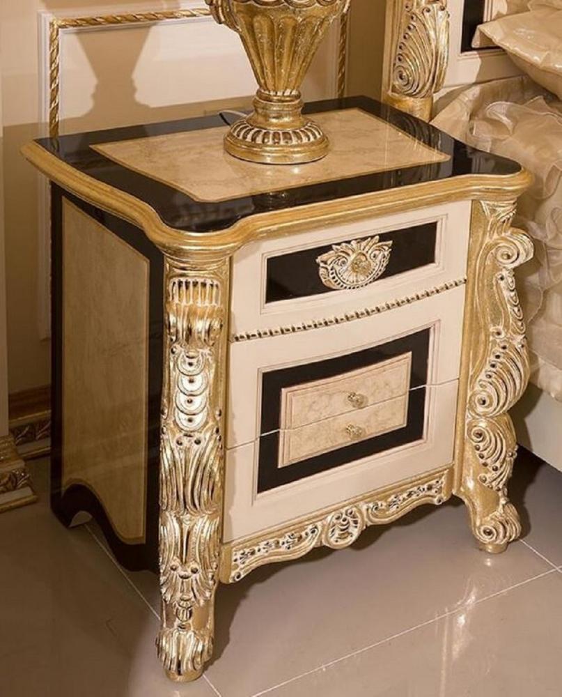 Casa Padrino Luxus Barock Nachtkommode Weiß / Beige / Schwarz / Gold - Prunkvoller Barockstil Nachttisch mit 3 Schubladen - Luxus Schlafzimmer Möbel im Barockstil - Barock Möbel - Barock Interior Bild 1
