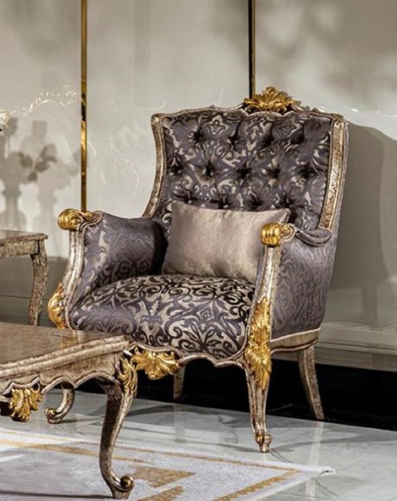 Casa Padrino Luxus Barock Wohnzimmer Sessel Lila / Silber / Antik Silber / Braun / Gold - Handgefertigter Barockstil Sessel mit elegantem Muster und dekorativem Kissen - Barock Wohnzimmer Möbel Bild 1