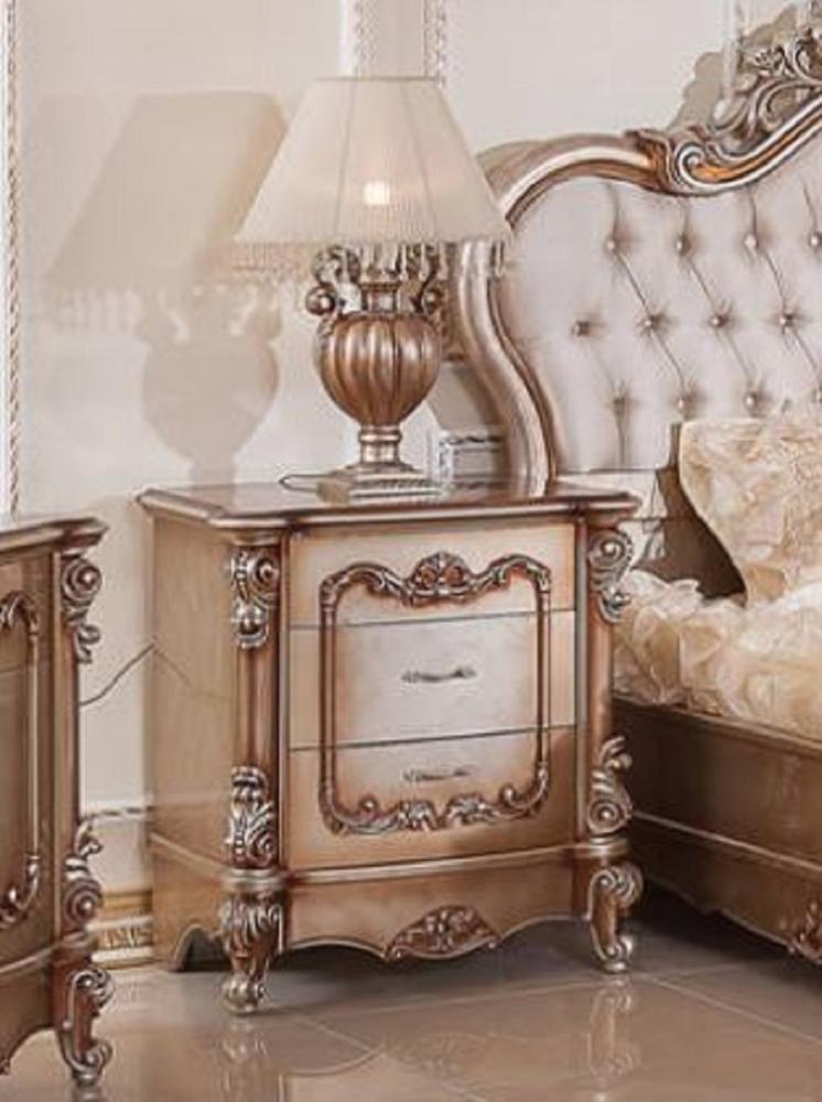 Casa Padrino Luxus Barock Nachtkommode Kupfer / Silber - Prunkvoller Barock Nachttisch mit 3 Schubladen - Luxus Schlafzimmer Möbel im Barockstil - Barock Möbel - Barock Einrichtung Bild 1