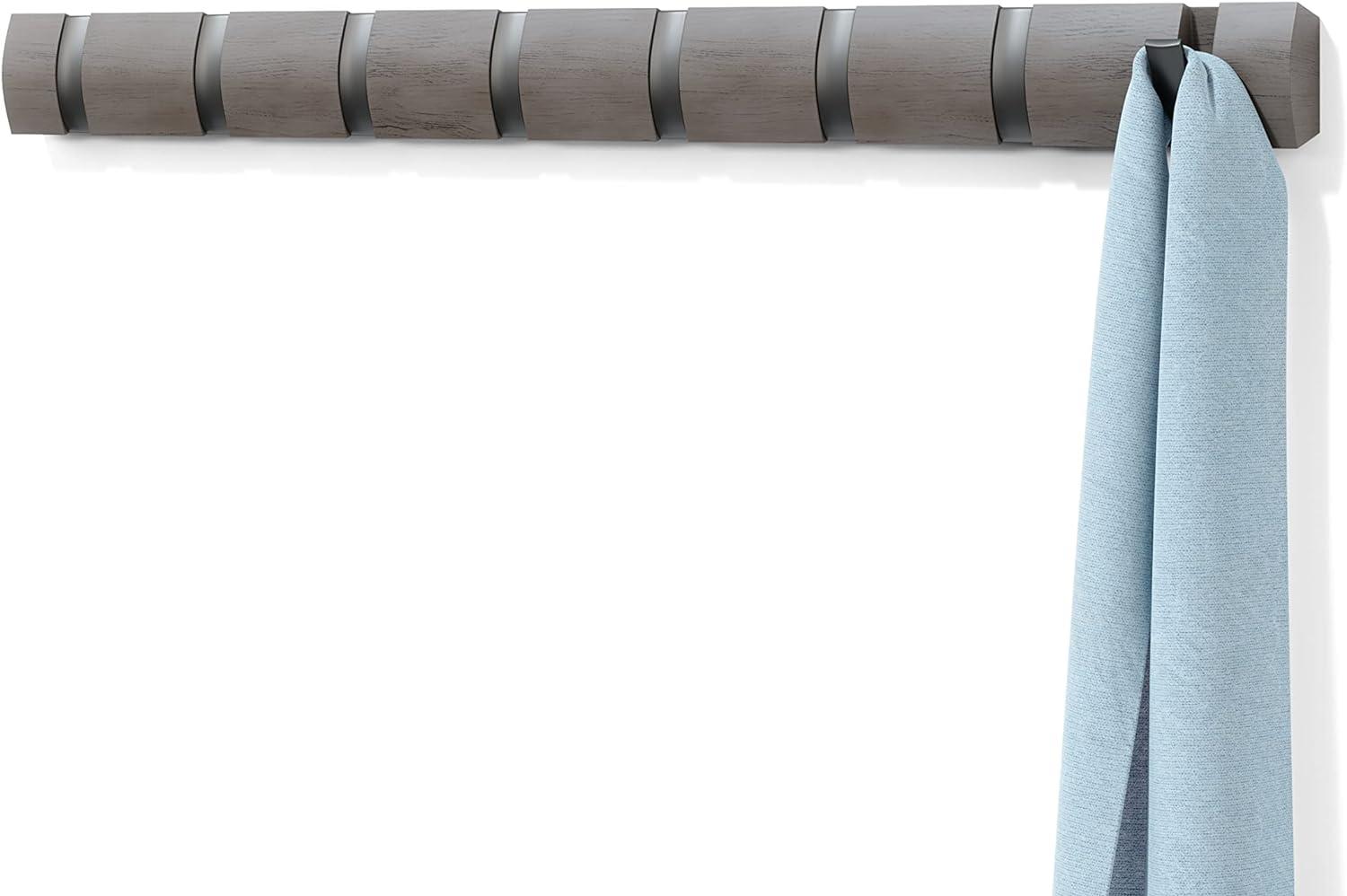 UMBRA Flip Garderobenhaken – Moderne, Schlichte und Platzsparende Garderobenleiste mit 8 Beweglichen Haken für Jacken, Mäntel, Schals, Handtaschen und Mehr, Ashwood, Grau/Silber, 8er Bild 1