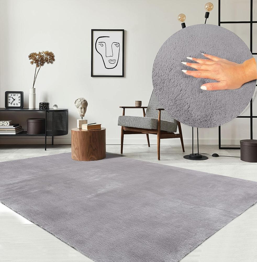 the carpet Relax kuscheliger Kurzflor Teppich, Anti-Rutsch Unterseite, Waschbar bis 30 Grad, Super Soft, Felloptik, Grau, 120 x 160 cm Bild 1