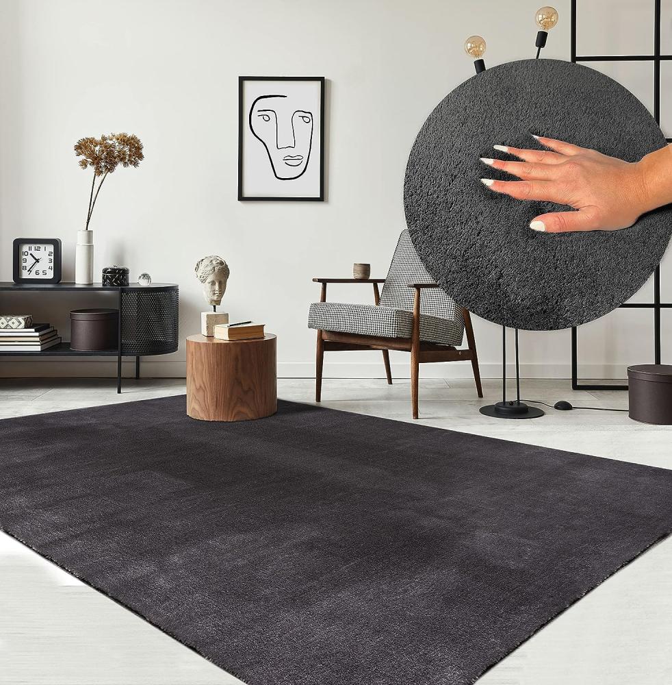 the carpet Relax kuscheliger Kurzflor Teppich, Anti-Rutsch Unterseite, Waschbar bis 30 Grad, Super Soft, Felloptik, Anthrazit, 120 x 160 cm Bild 1