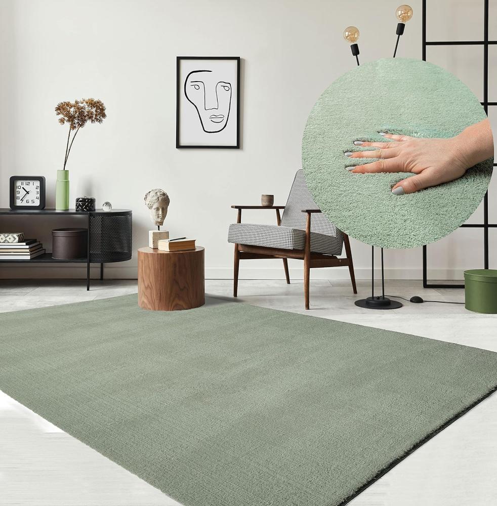 the carpet Relax kuscheliger Kurzflor Teppich, Anti-Rutsch Unterseite, Waschbar bis 30 Grad, Super Soft, Felloptik, Grün, 200 x 280 cm Bild 1