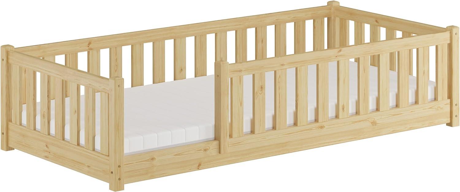Baby-Bett, Holzbett 90x200 mit Rundumsicherung Kiefer natur lackiert V-60. 77-09Rollrost und Matratze inkl. Bild 1