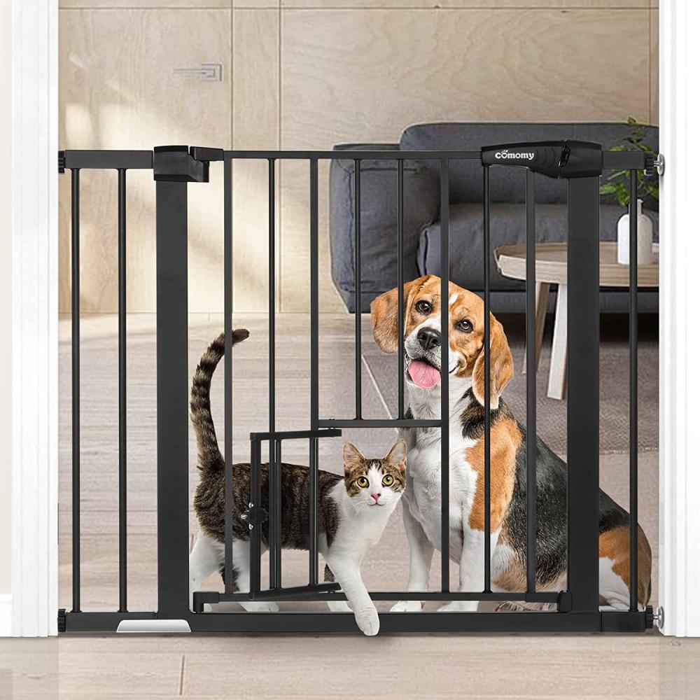 COMOMY Türschutzgitter mit Katzenklappe, 75-103cm Treppenschutzgitter ohne Bohren für Hunde und Katzen, Autoclose, Erweiterbar Türgitter Absperrgitter mit 7cm und 14cm Verlängerungen, Schwarz Bild 1