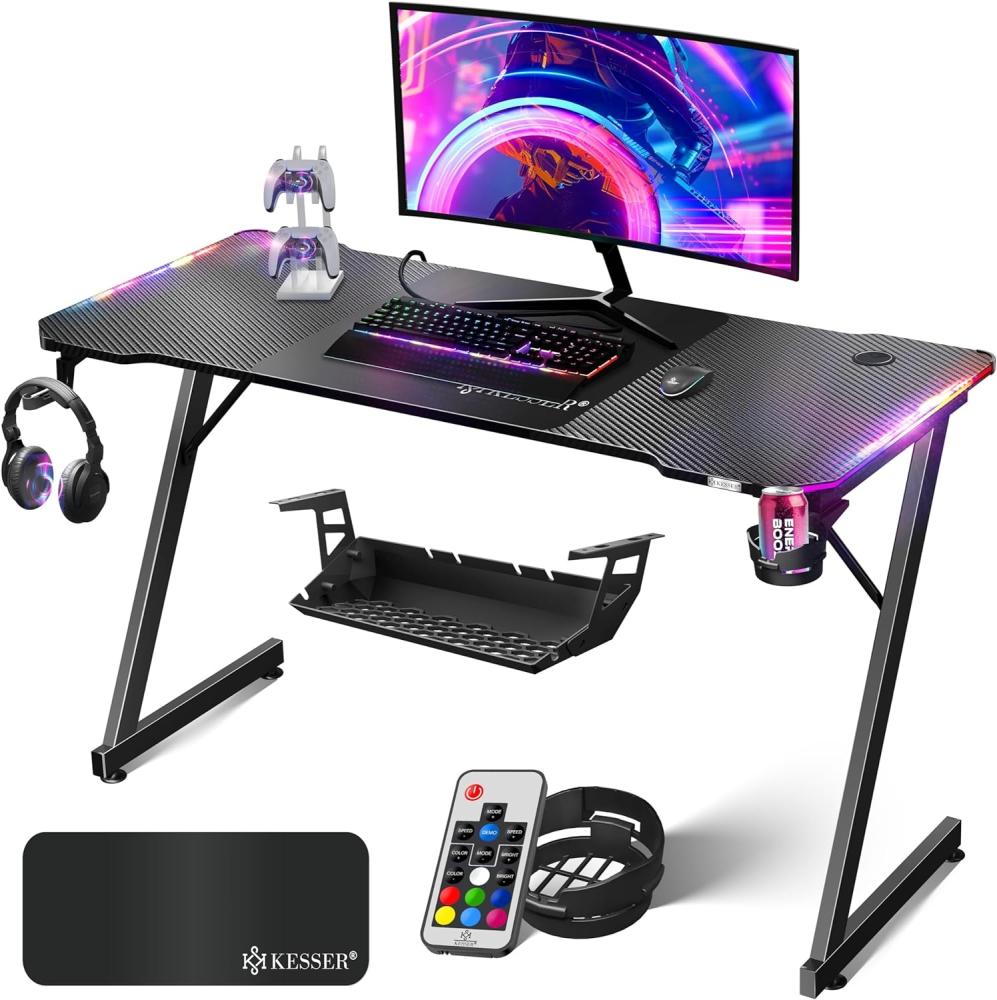 KESSER® Gaming Tisch LED | Z-Form Gamer Schreibtisch | Kopfhörerhaken & Kohlebeschichtung | Ergonomischer PC Computertisch | Stabiler Tisch mit Mauspad & Getränkehalter Schwarz Carbon mit LED, 140 x 60 cm Bild 1