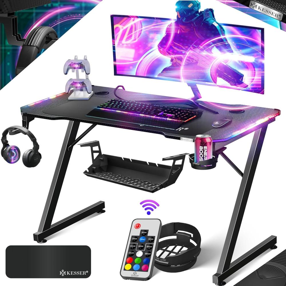 KESSER® Gaming Tisch LED | Z-Form Gamer Schreibtisch | Kopfhörerhaken & Kohlebeschichtung | Ergonomischer PC Computertisch | Stabiler Tisch mit Mauspad & Getränkehalter 120 x 60 cm, Schwarz Carbon mit LED Bild 1