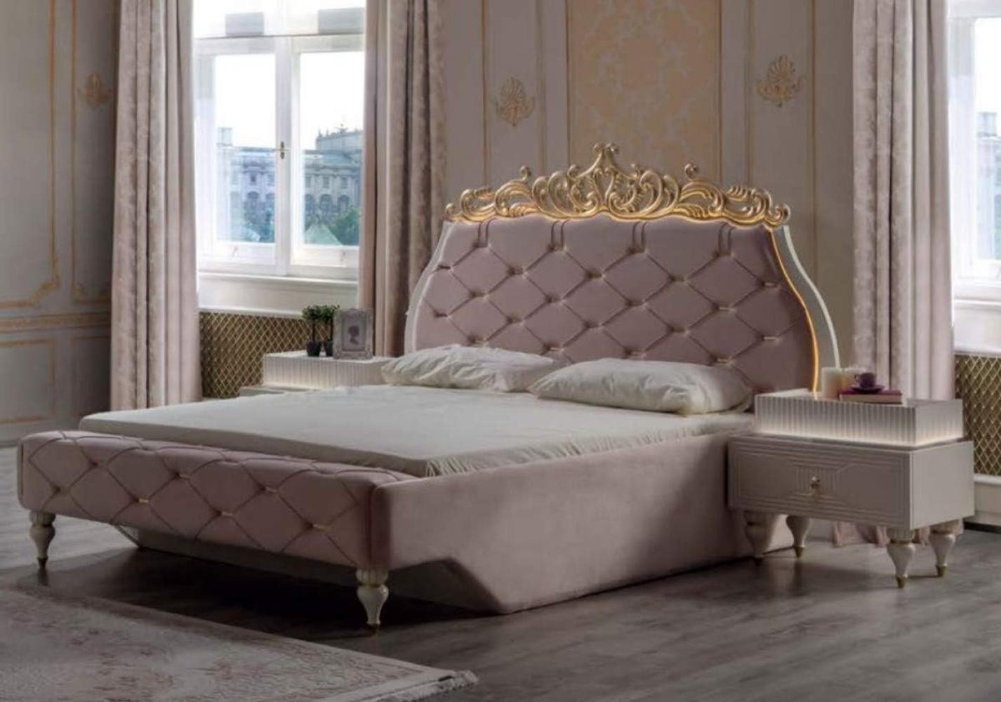 Casa Padrino Luxus Barock Doppelbett Rosa / Creme / Gold 204 x 233 x H. 149 cm - Edles Massivholz Bett mit Kopfteil - Prunkvolle Schlafzimmer Möbel im Barockstil Bild 1