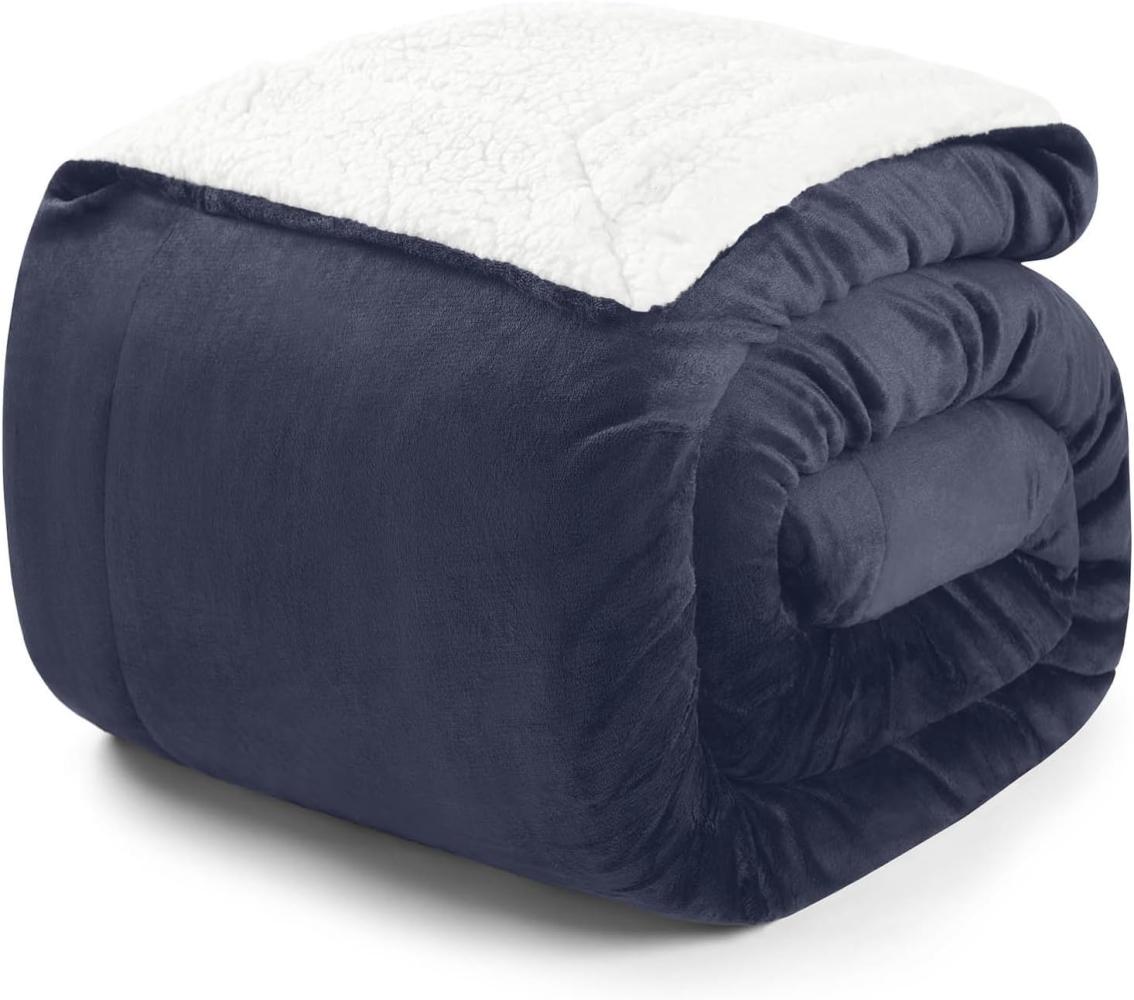 Blumtal Premium Sherpa Kuscheldecke 150 x 200 cm - warme Decke Oeko-TEX® zertifizierte Dicke Sofadecke, Tagesdecke oder Wohnzimmerdecke, Dark Ocean Blue - blau Bild 1