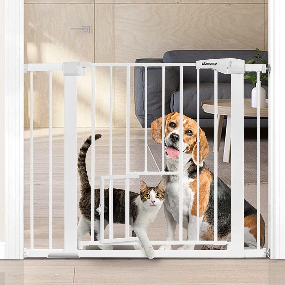 COMOMY Türschutzgitter mit Katzenklappe, 75-103cm Treppenschutzgitter ohne Bohren für Hunde und Katzen, Autoclose, Erweiterbar Türgitter Absperrgitter mit 7cm und 14cm Verlängerungen, Weiß Bild 1