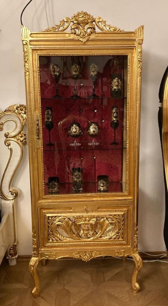Casa Padrino Barock Vitrine Gold / Bordeauxrot - Handgefertigter Massivholz Antik Stil Vitrinenschrank mit Glastür und Schublade - Antik Stil Möbel - Barock Möbel - Wohnzimmer Möbel im Barockstil Bild 1