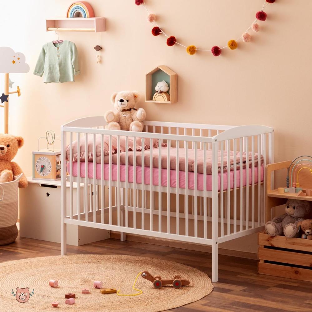 Alcube® Babybett komplett Set EMMI 60x120 cm in Weiß aus Massivholz, Kindermatratze 60 x 120 mit Bettdecken Set, mitwachsendes babybett, inkl. 3 Schlupfsprossen in EU hergestellt Bild 1