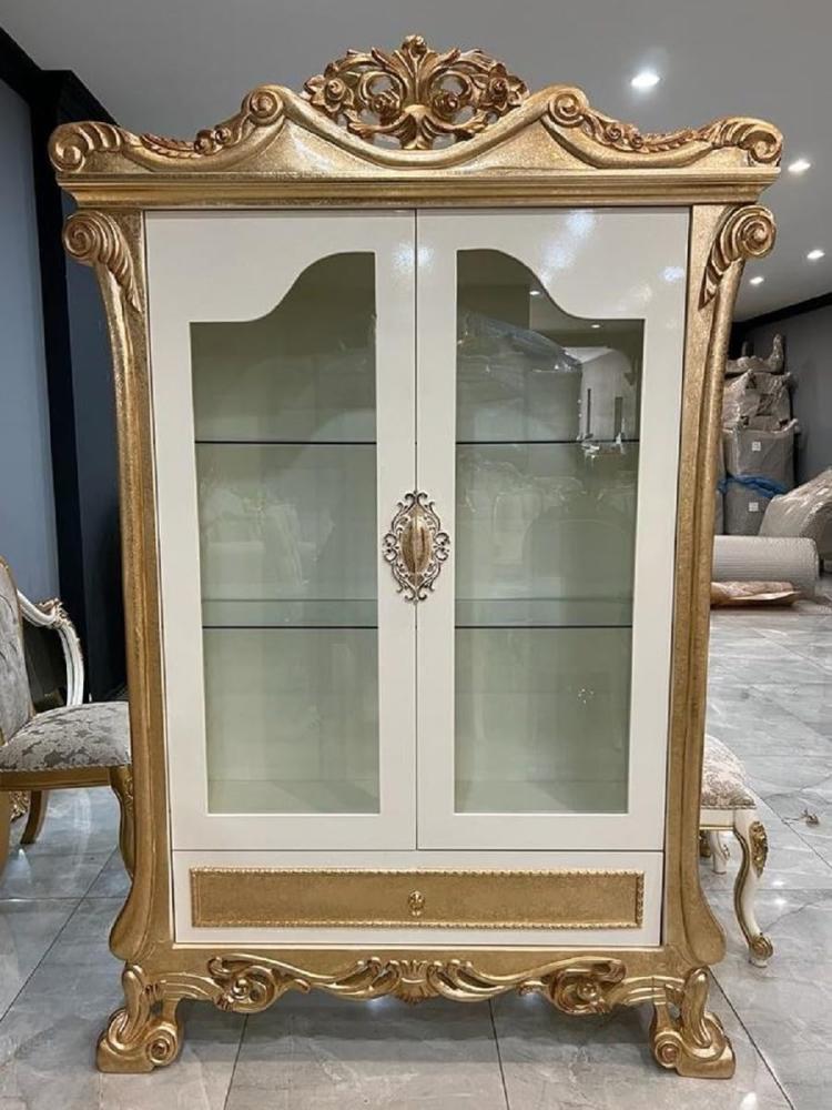 Casa Padrino Luxus Barock Vitrine Weiß / Gold - Prunkvoller Massivholz Vitrinenschrank mit 2 Glastüren und Schublade - Luxus Möbel im Barockstil - Barock Möbel - Edel & Prunkvoll Bild 1