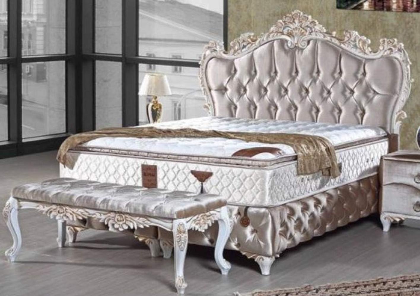Casa Padrino Barock Doppelbett Silber / Weiß / Gold - Samt Bett mit Glitzersteinen und Matratze - Schlafzimmer Möbel im Barockstil Bild 1