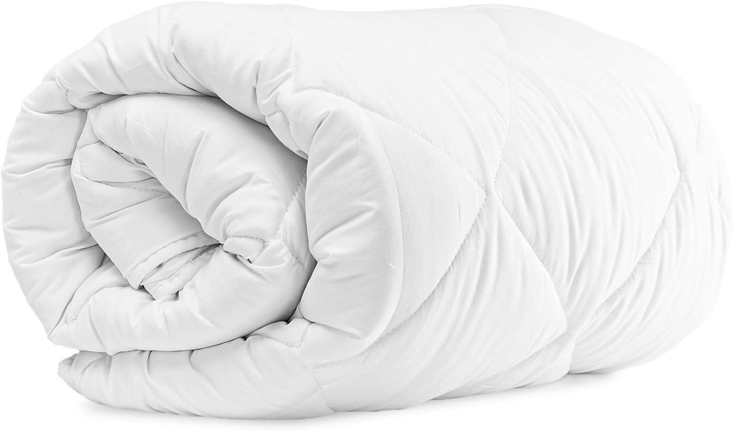 Komfortec Bettdecke 240x220 cm Ganzjahresdecke, warme Bettdecke für Allergiker, Decke Antiallergisch Blanket für 2 Personen, Weiß Bild 1
