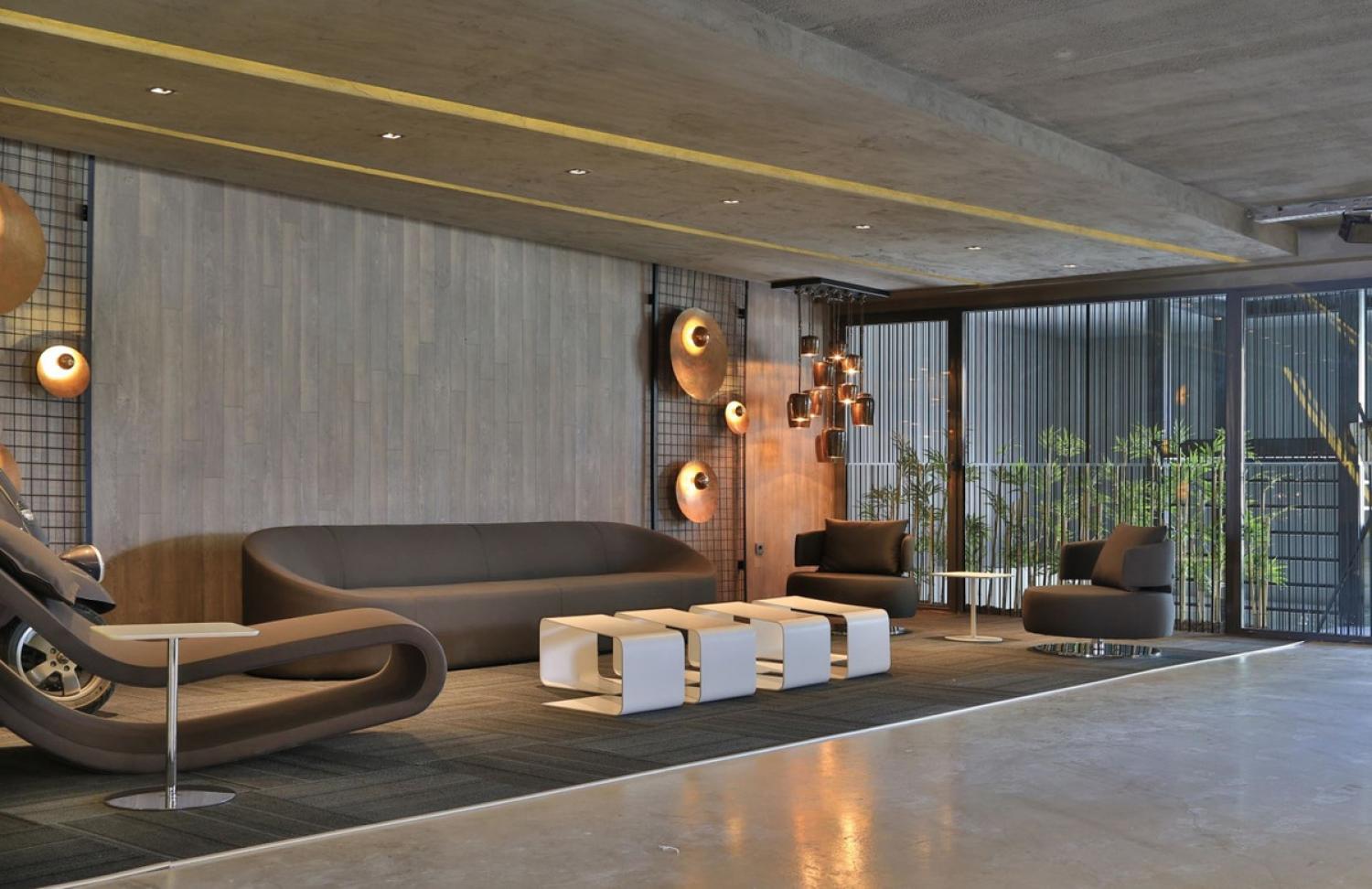 Casa Padrino Designer Sofa Grau 315 x 82 x H. 70 cm - Wohnzimmer Sofa - Loft Sofa - Hotel Sofa - Lobby Sofa - Luxus Qualität Bild 1