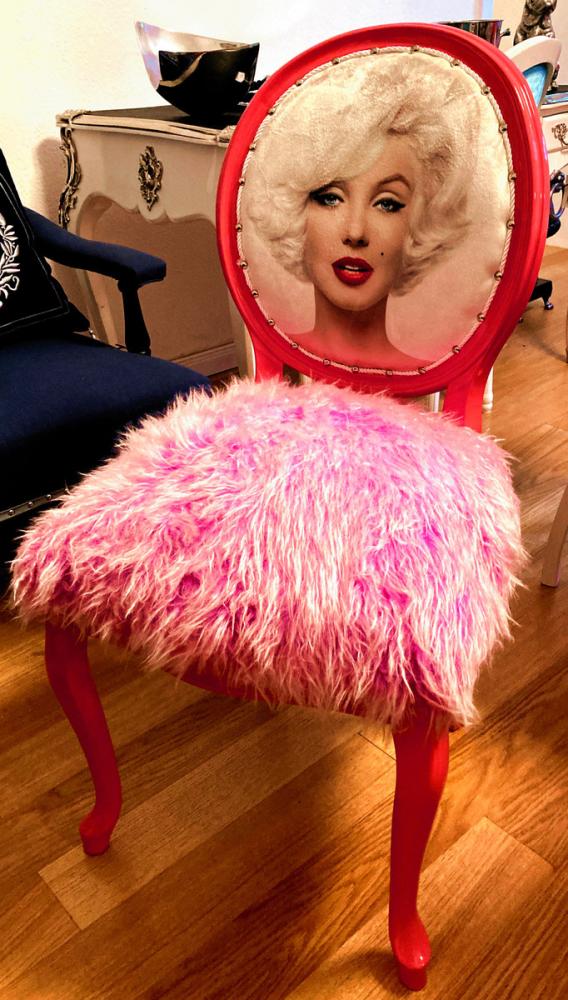 Casa Padrino Luxus Barock Esszimmer Stuhl Marilyn Monroe Rosa - Handgefertigter Pop Art Designer Stuhl mit Kunstfell - Barock Esszimmer Möbel Bild 1