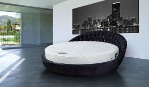 Casa Padrino Luxus Rundbett mit Glitzersteinen Schwarz Ø 240 x H. 90 cm - Rundes Doppelbett - Luxus Schlafzimmer Möbel