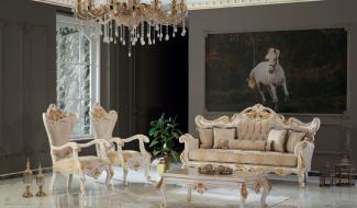 Casa Padrino Luxus Barock Wohnzimmer Set Beige / Weiß / Gold - 2 Sofas & 2 Sessel & 1 Couchtisch - Handgefertigte Wohnzimmer Möbel im Barockstil - Edel & Prunkvoll