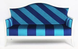 Casa Padrino Luxus Art Deco Sofa mit Streifen Hellblau / Blau / Weiß - Gestreiftes Wohnzimmer Sofa - Wohnzimmer Möbel - Art Deco Möbel - Luxus Möbel - Art Deco Einrichtung - Luxus Einrichtung