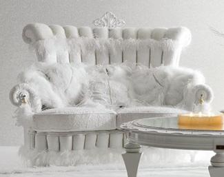 Casa Padrino Luxus Barock Sofa Weiß / Gold - Prunkvolles Wohnzimmer Sofa im Barockstil - Barock Wohnzimmer Möbel - Barock Schloß Möbel - Erstklassische Qualität - Made in Italy